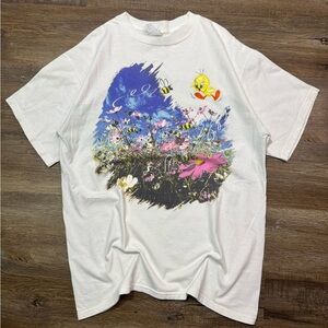 Beautiful VTG 1997 Looney Tunes Graphic T shirt